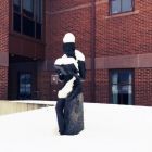 寒窗苦度戴雪袍